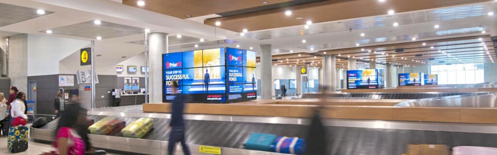 Plaza ve terminal içi dijital ekran reklamı örneği